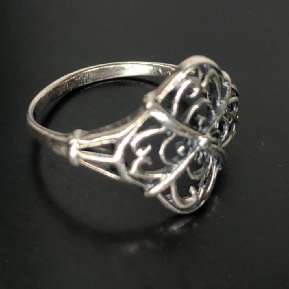 Tarnished floral abstract silver ring size 6.25 - Picture 2 of 7